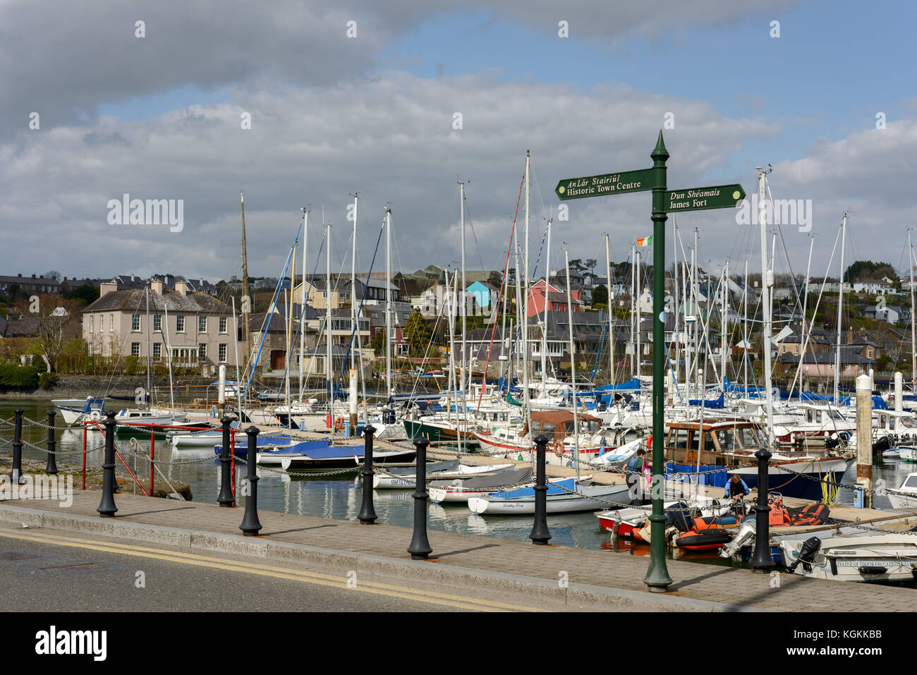 Barche ormeggiate nel porto di Kinsale, Kinsale, Contea di Cork, Irlanda Foto Stock