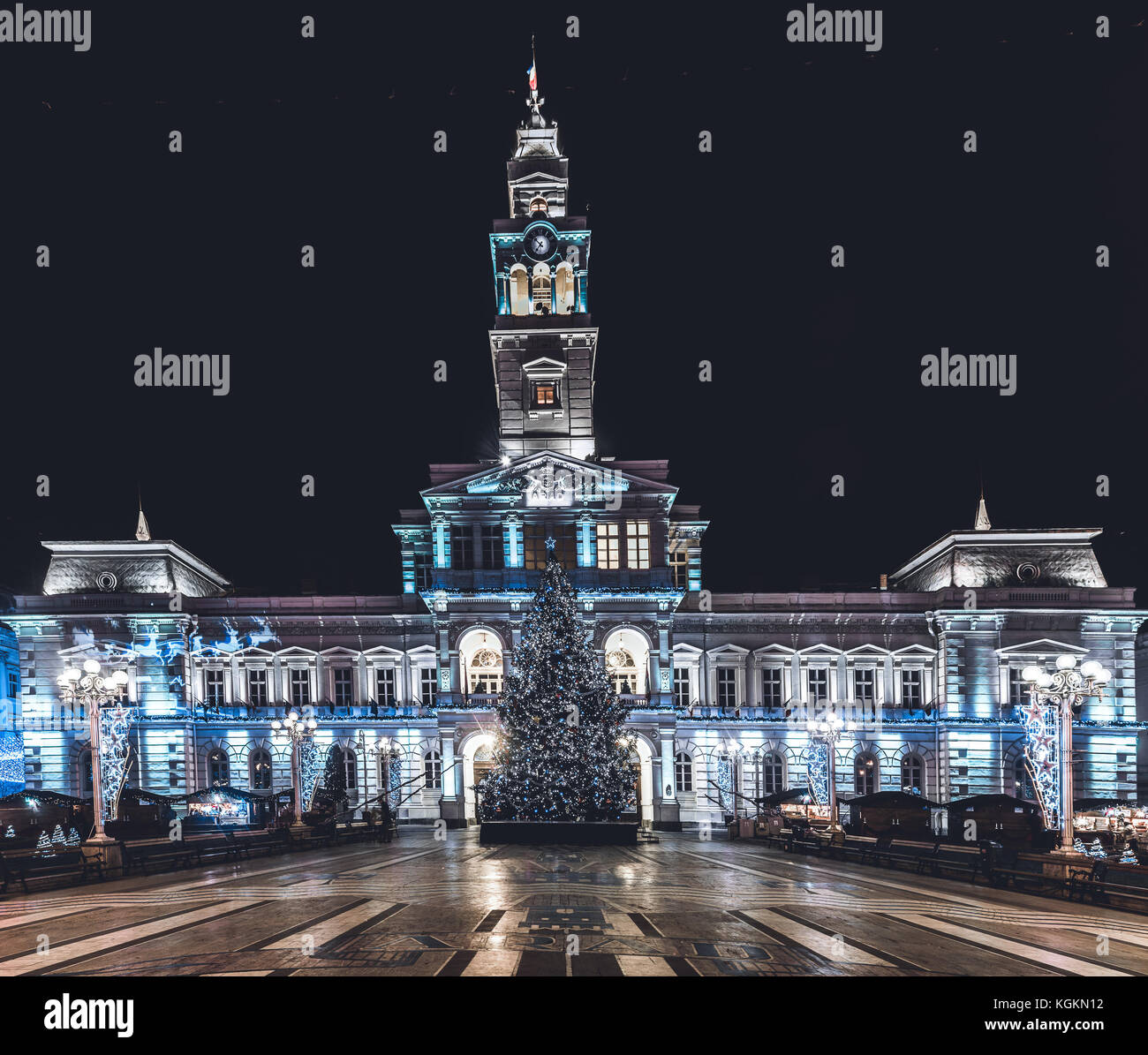 Arad al Municipio di notte durante le vacanze invernali, Romania, Dicembre 2015 Foto Stock