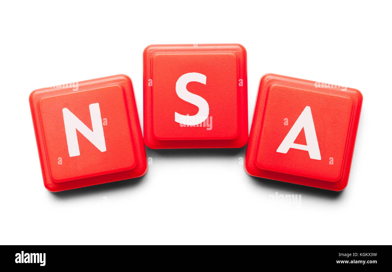 Nsa scritto con piastrelle di legno isolato su uno sfondo bianco. Foto Stock