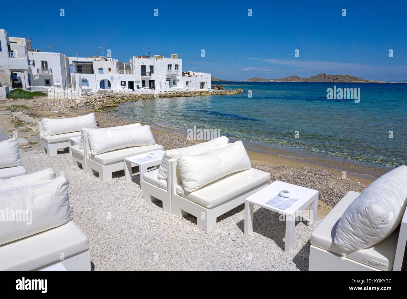 Accogliente bar al Waterfront, Città vecchia di Naoussa, PAROS, CICLADI Grecia, Mare Mediterraneo, Europa Foto Stock