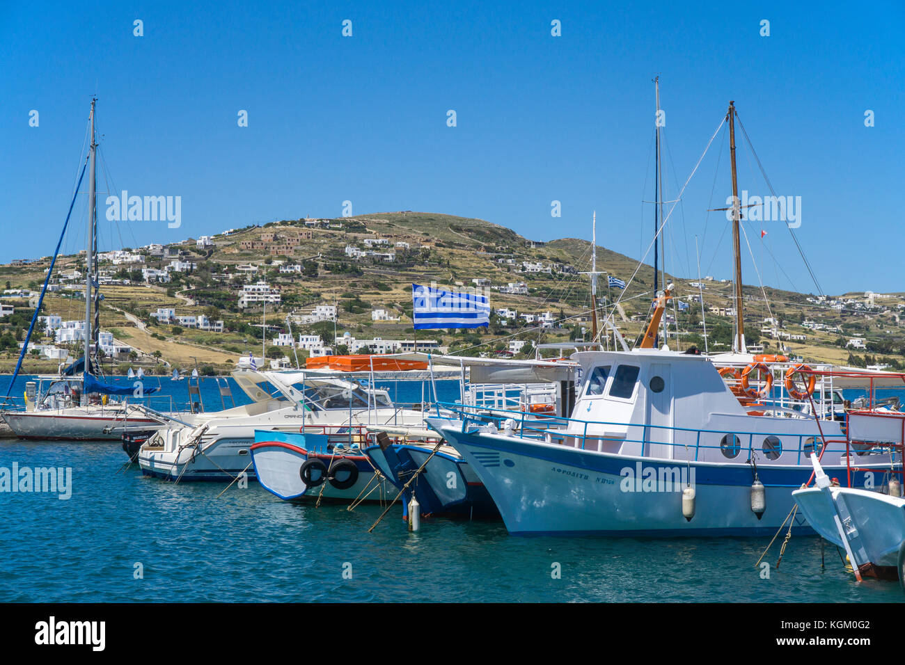 Barche da pesca presso il porto di Parikia, isola di Paros, Cicladi, Egeo, Grecia Foto Stock