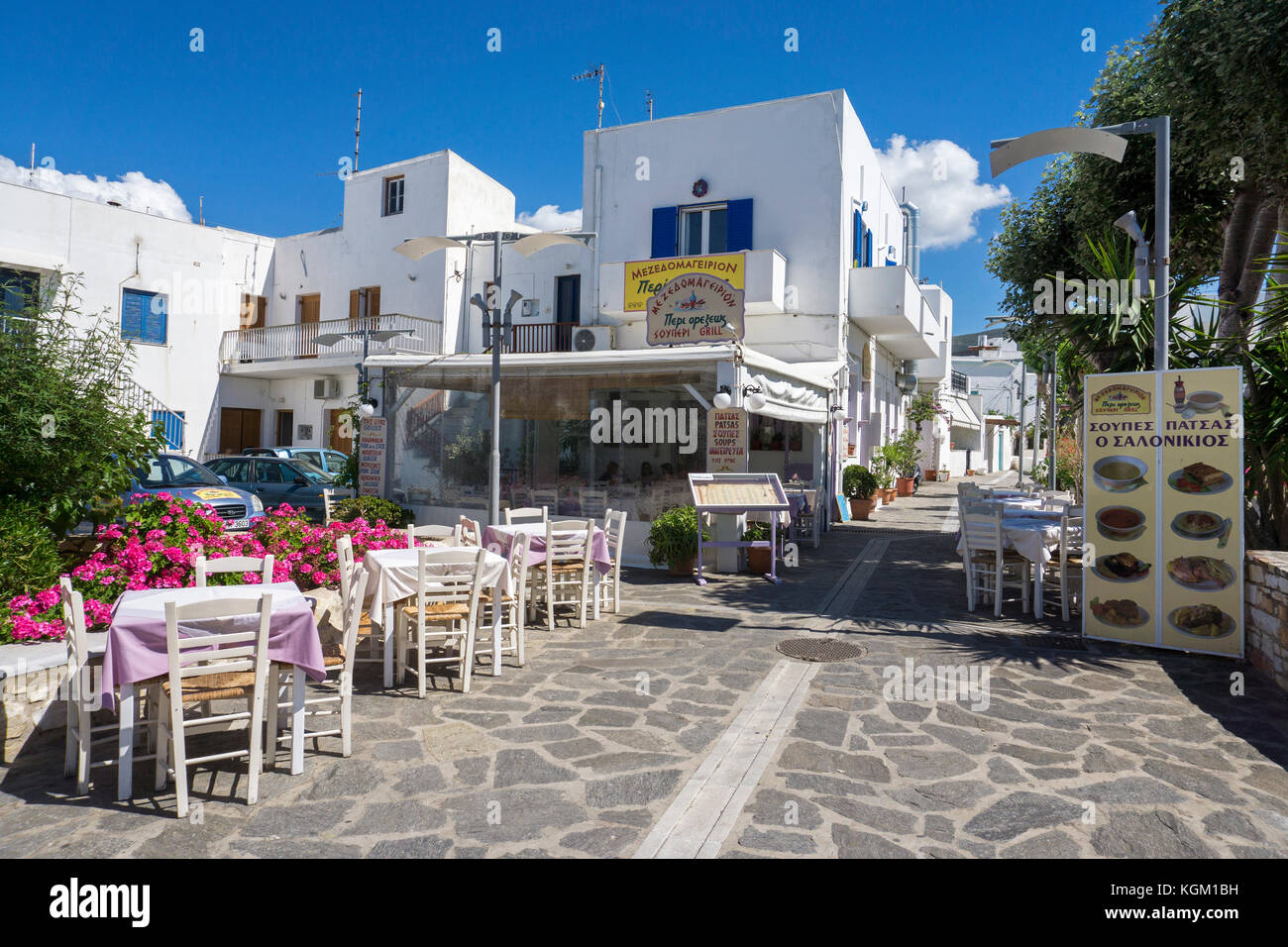 Taverna, ristorante presso il centro storico di Parikia, isola di Paros, Cicladi, Egeo, Grecia Foto Stock