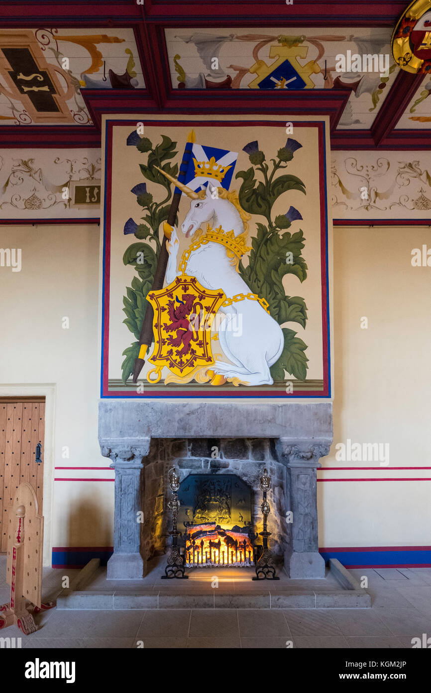 Caminetto al King's Bedchamber nel Palazzo reale al Castello di Stirling a Stirling, Scozia, Regno Unito. Foto Stock
