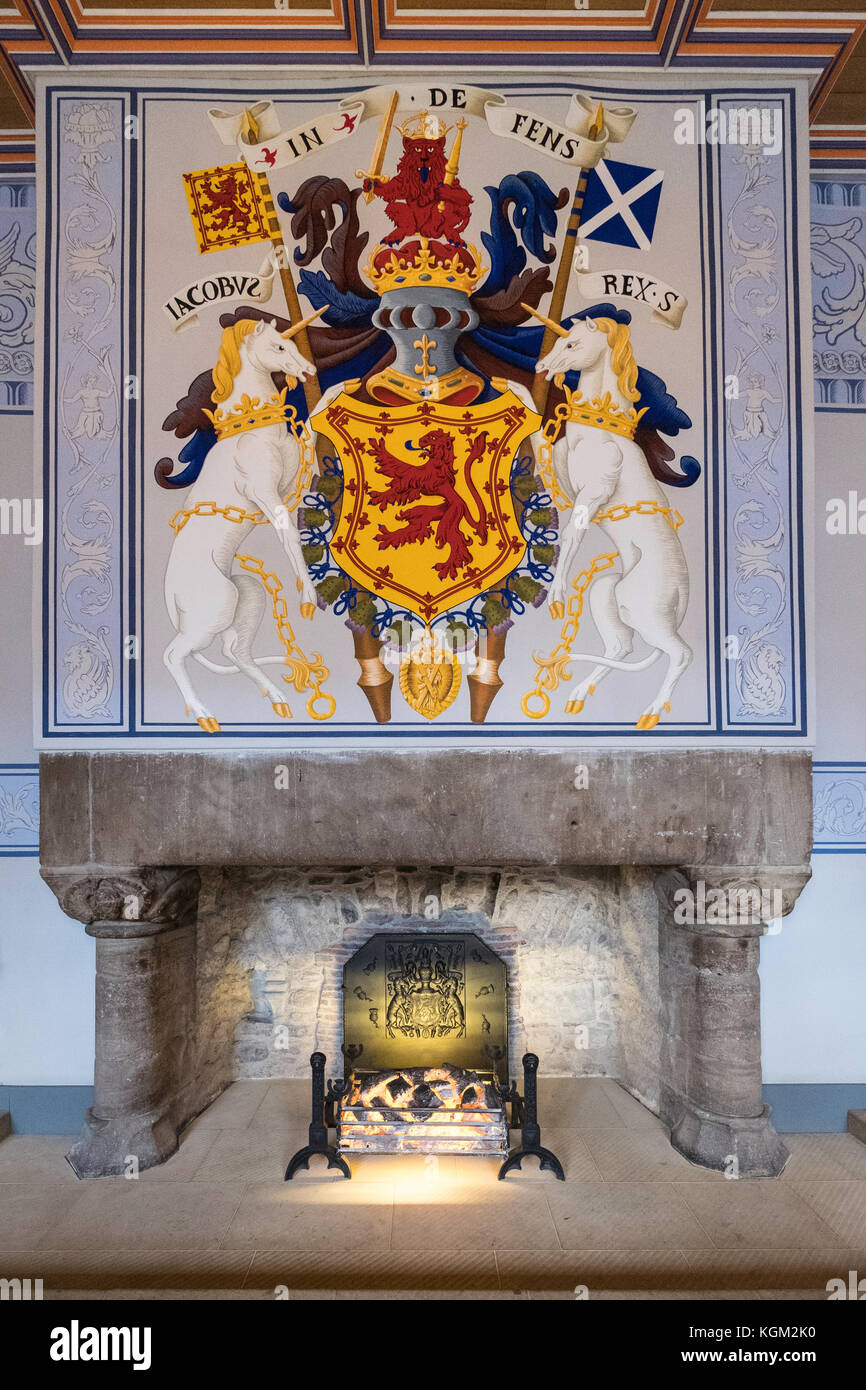 Caminetto nella Sala esterna del Re nel Palazzo reale al Castello di Stirling a Stirling, Scozia, Regno Unito. Foto Stock