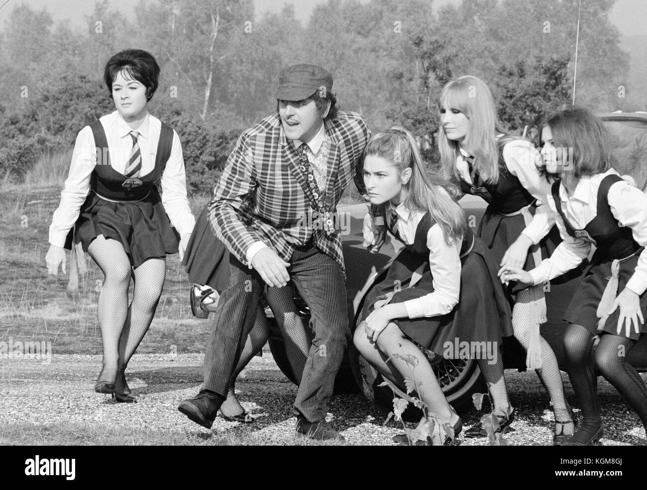 Il grande St Trinian del treno rapina (1966) , George Cole , Portland Mason (figlia di James Mason) Foto Stock