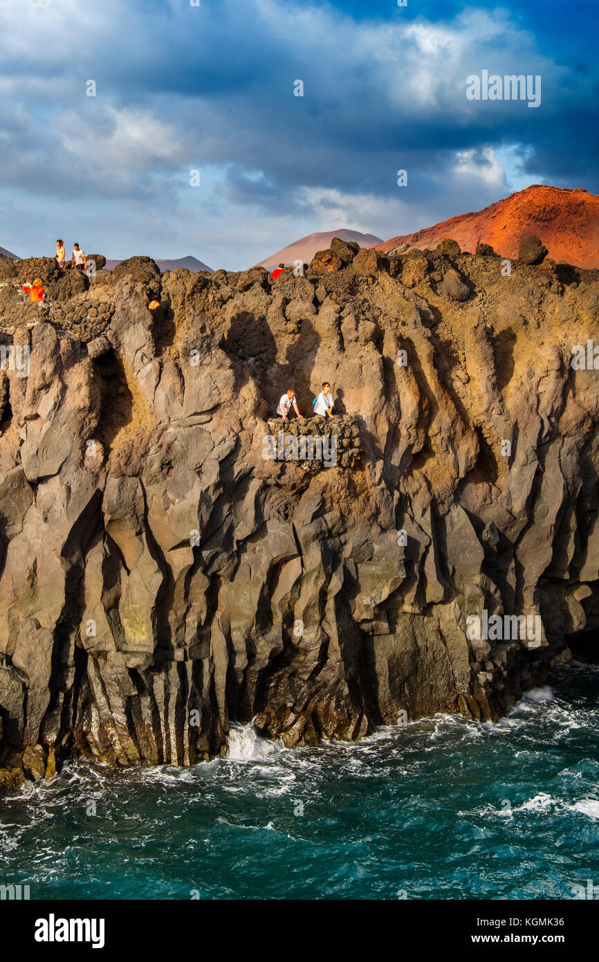 Costa vulcanica, Los Hervideros. Isola di Lanzarote. Isole Canarie Spagna. Europa Foto Stock