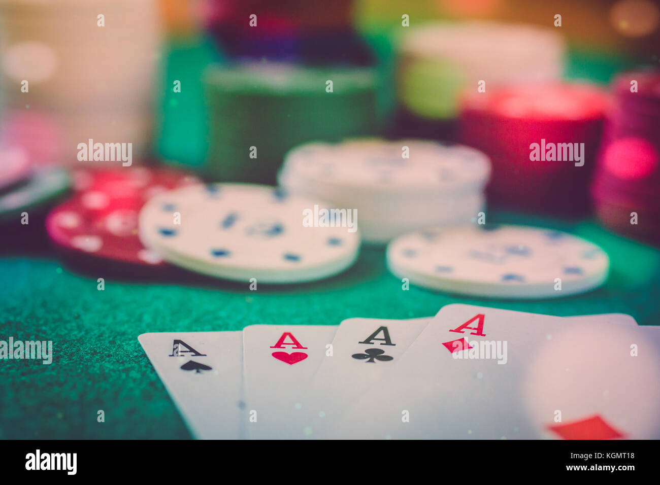 Vista ravvicinata del poker da tavolo con quattro assi Foto Stock