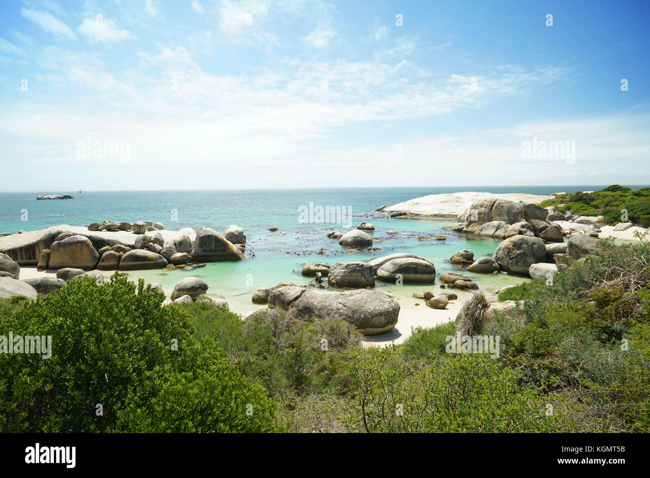 Vista della spiaggia boulders, Simon's Town, Sud Africa Foto Stock