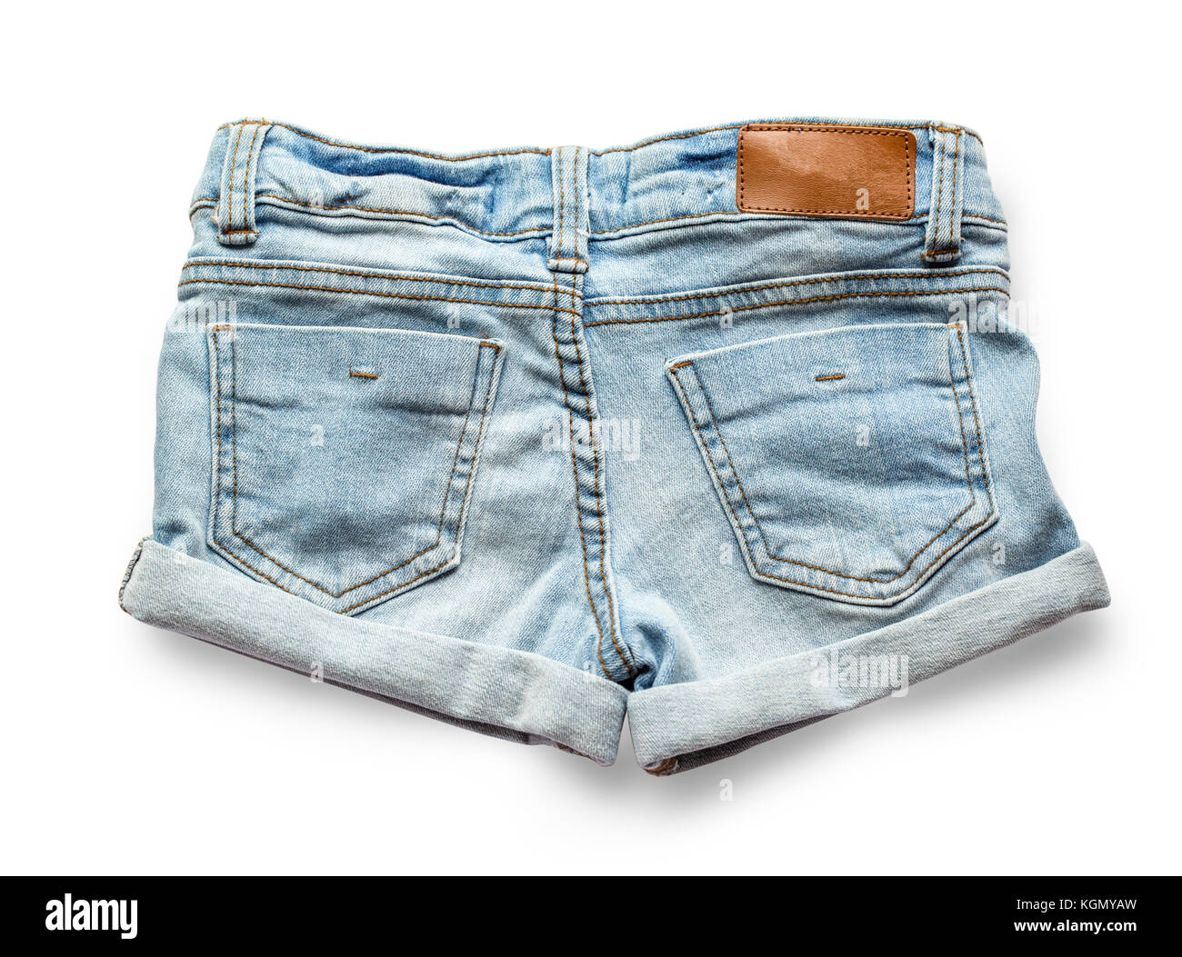 Strappati a mano jeans corti isolato su sfondo bianco con tracciato di ritaglio Foto Stock