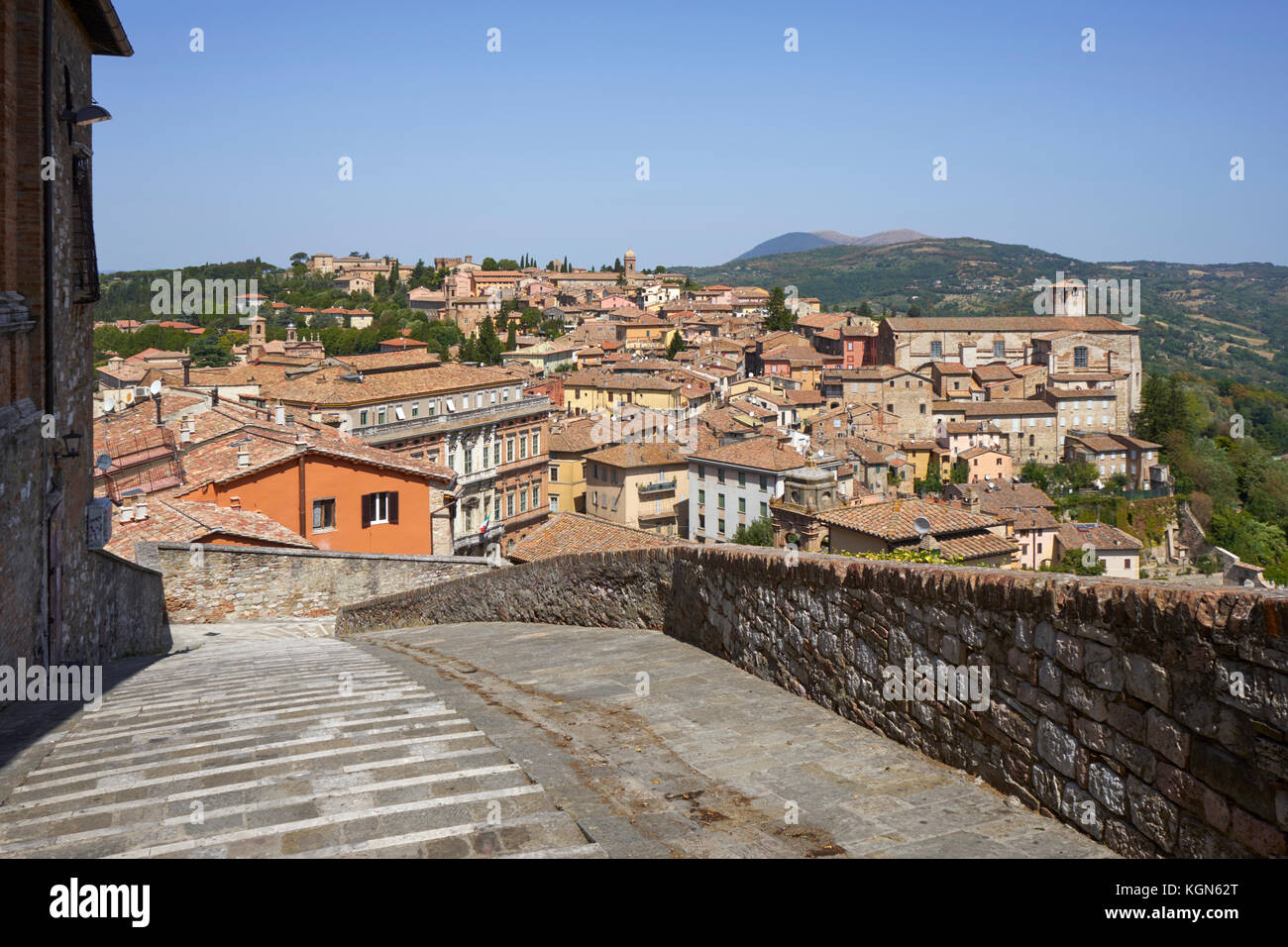 Panoramica di perugia con gradini in primo piano , umbria, Italia Foto Stock