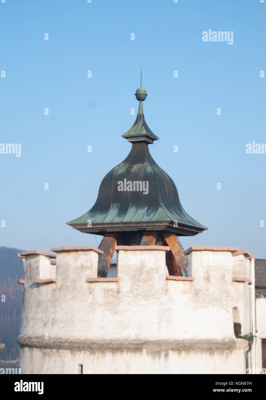 Vista sugli edifici del castello di Hohensalzburg di Salisburgo in Austria Foto Stock