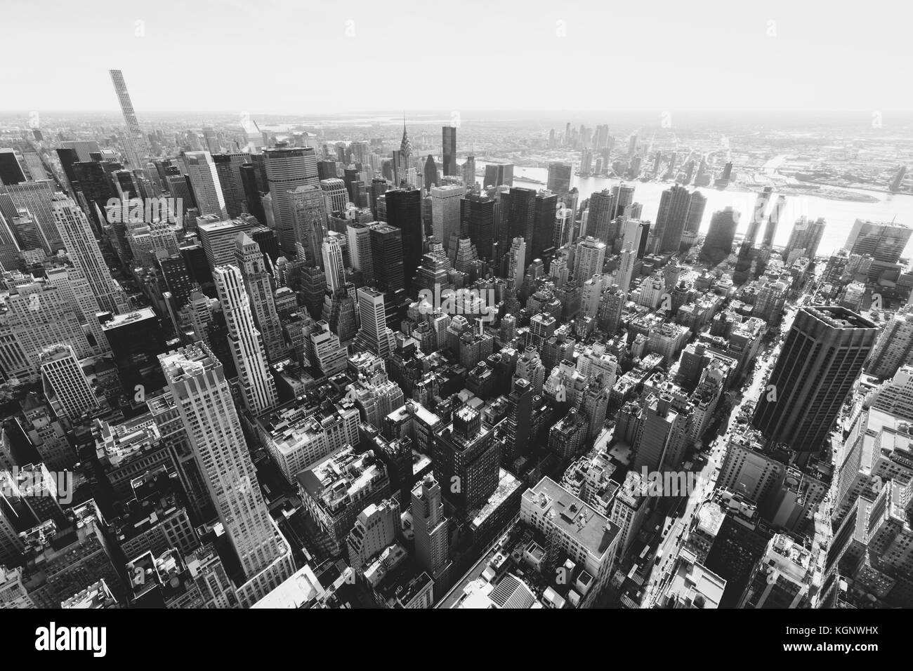 Edifici di Manhattan contro sky visto dall'Empire State Building, New York New York, Stati Uniti d'America Foto Stock