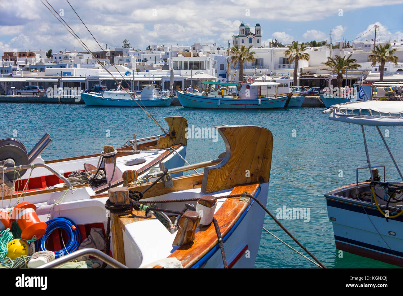 Barche da pesca al porto di Naoussa, isola di Paros, Cicladi, Egeo, Grecia Foto Stock