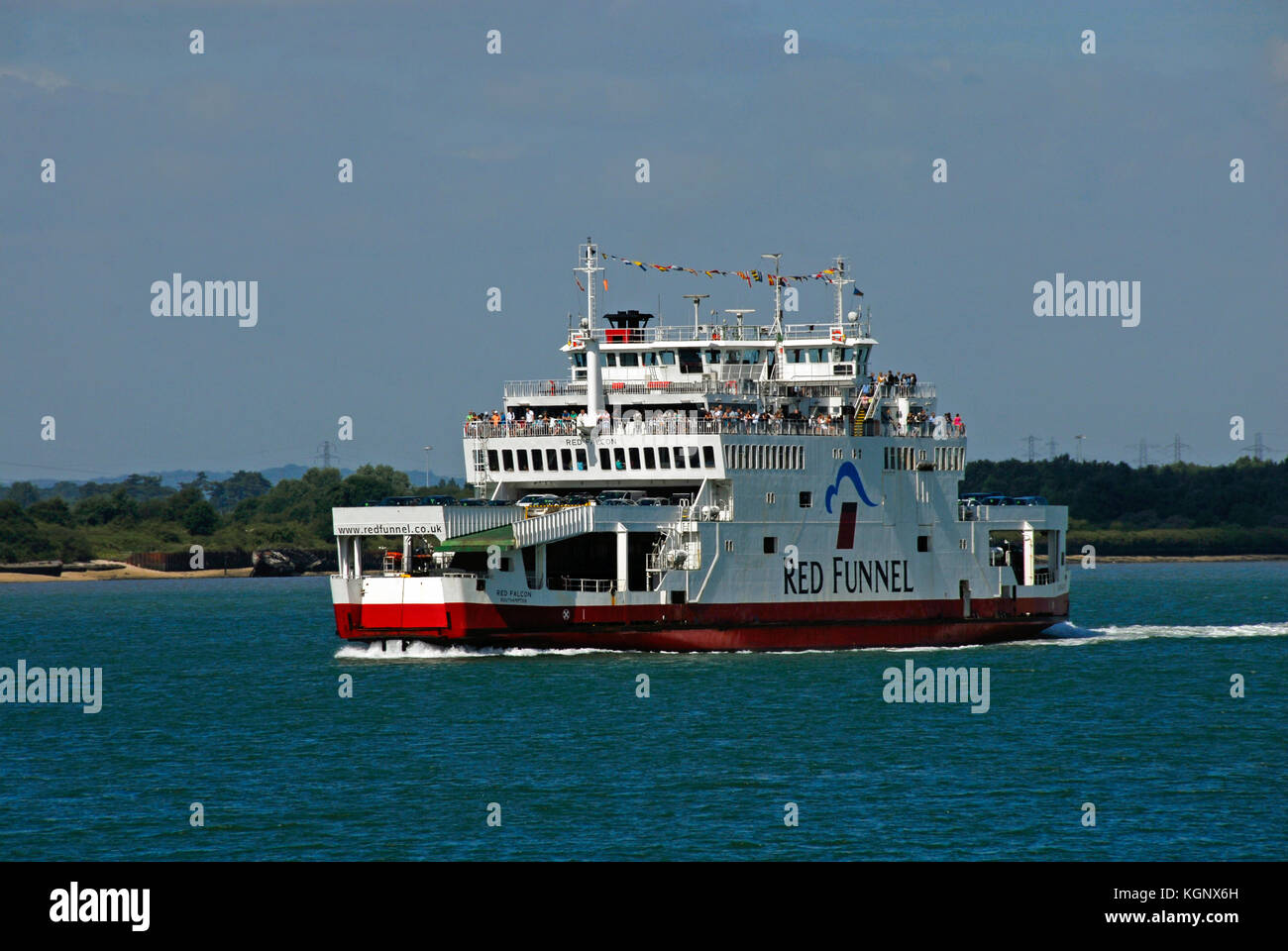 Linea rossa Funnel traghetto sul Solent tra Southampton e Cowes Foto Stock