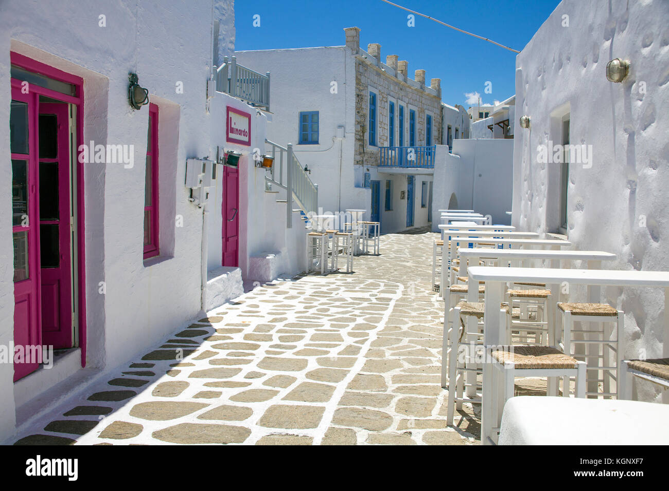 Bar nella città vecchia di Naoussa, PAROS, CICLADI Grecia, Mare Mediterraneo, Europa Foto Stock