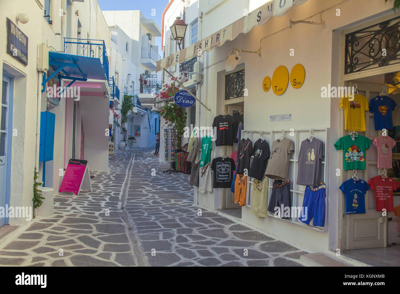 Negozio di souvenir in un vicolo, città vecchia di Parikia, PAROS, CICLADI Grecia, Mare Mediterraneo, Europa Foto Stock