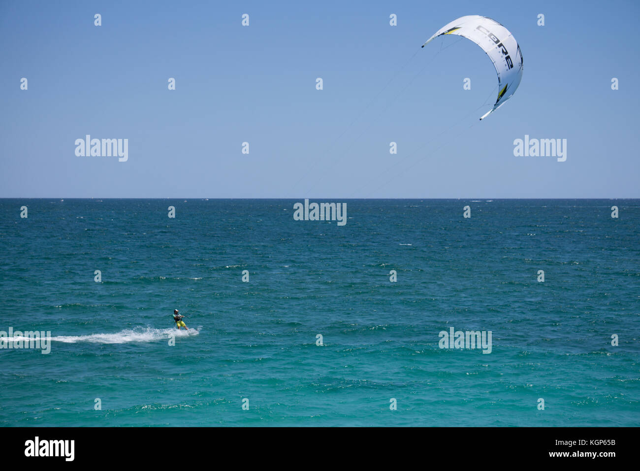 Il kite surf su Dania Beach in Florida del sud Foto Stock