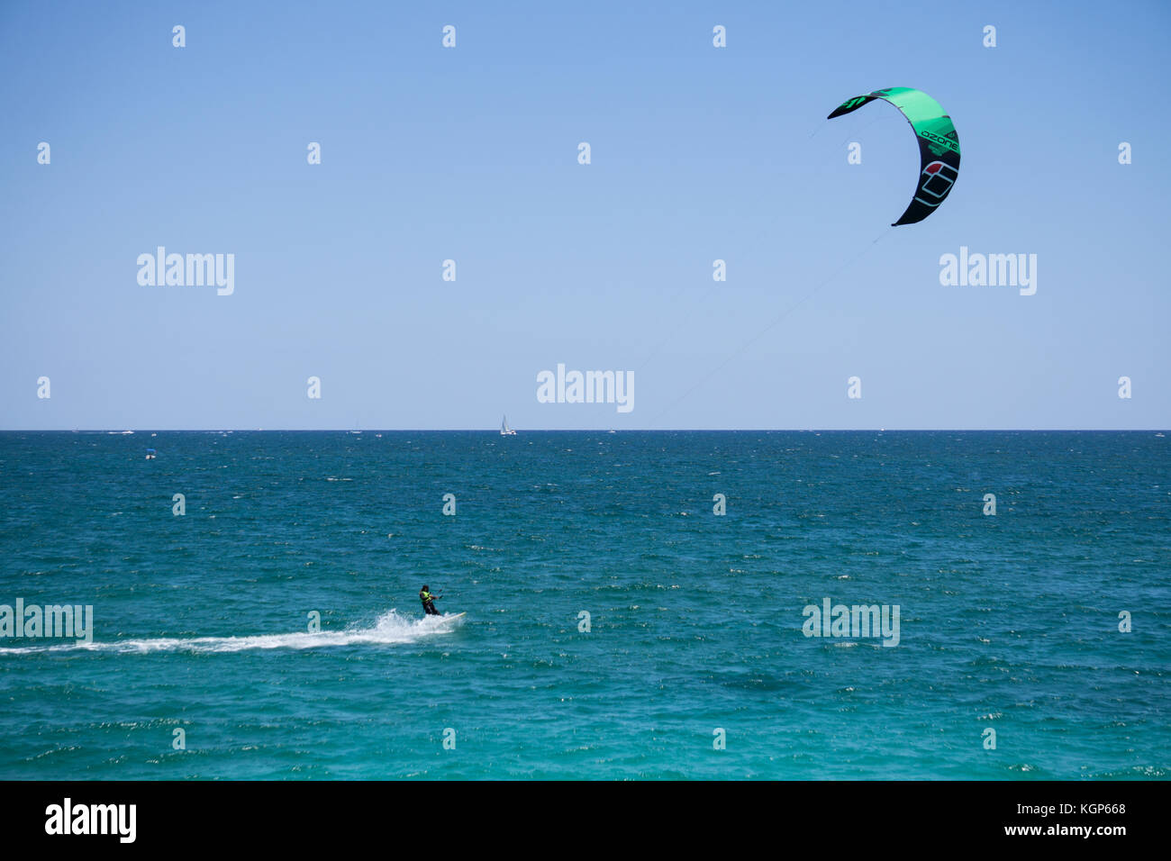 Il kite surf su Dania Beach in Florida del sud Foto Stock