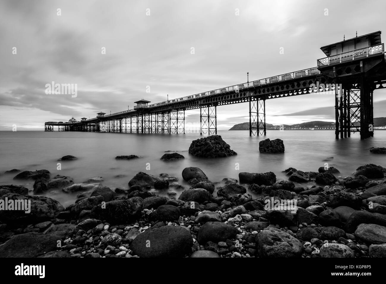 Llandudno Pier a sunrise, Galles Foto Stock