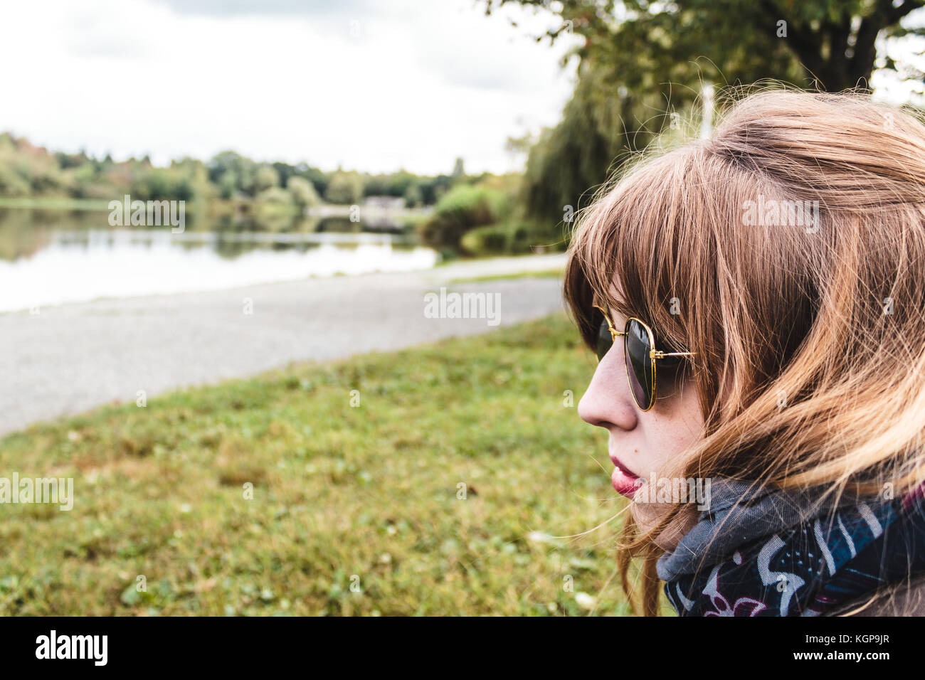 Foto della ragazza alla trota lago a Vancouver in Canada Foto Stock