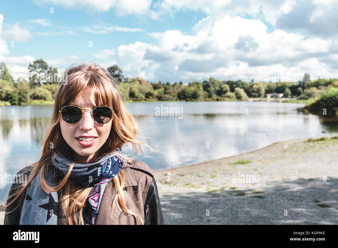 Foto della ragazza alla trota lago a Vancouver in Canada Foto Stock