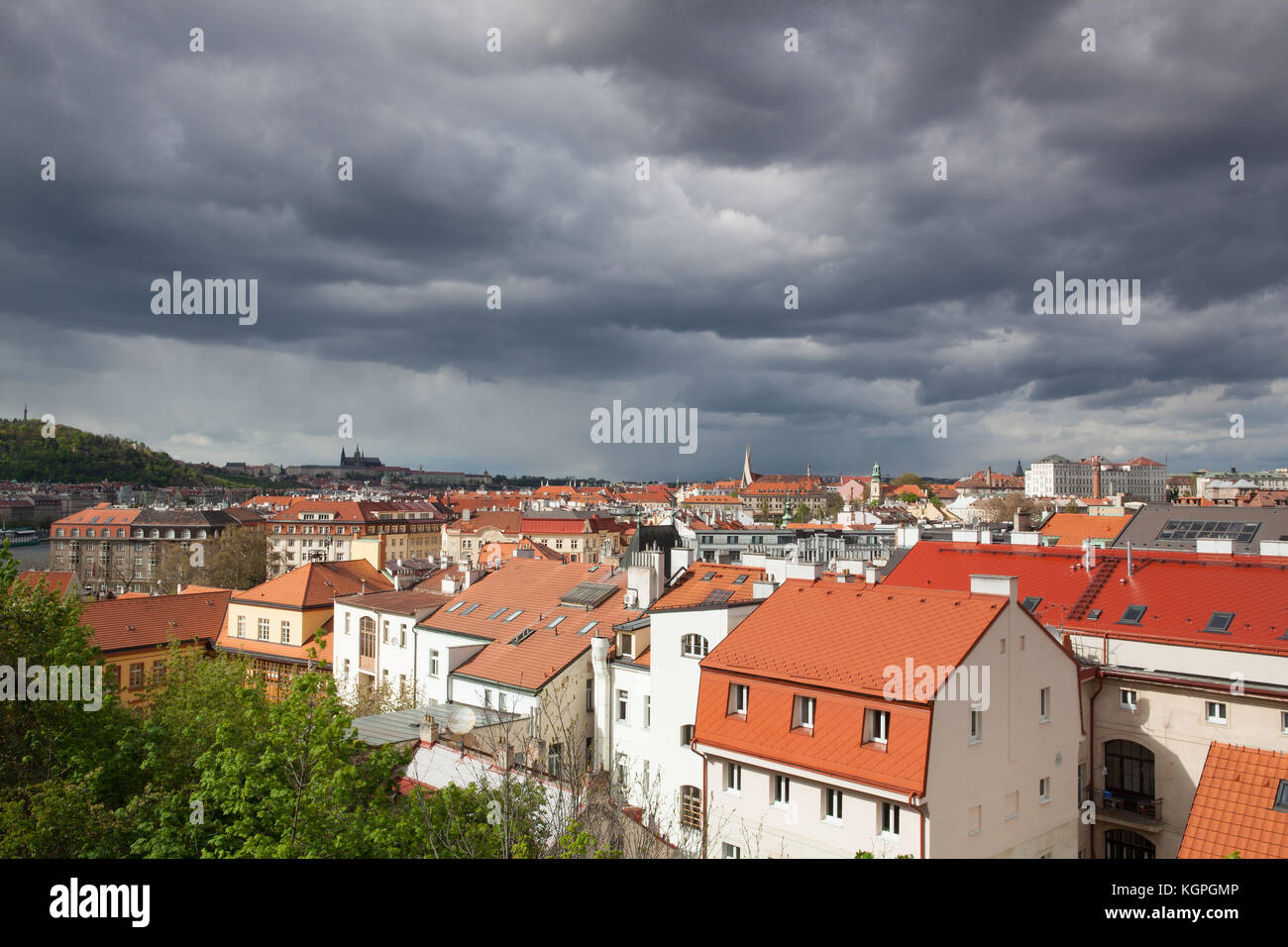 Praga, Repubblica ceca - Aprile 23,2017: vista da vysehrad dopo la pioggia.it è un forte storico situato nella città di Praga ed è stato costruito, probabilmente nel th Foto Stock