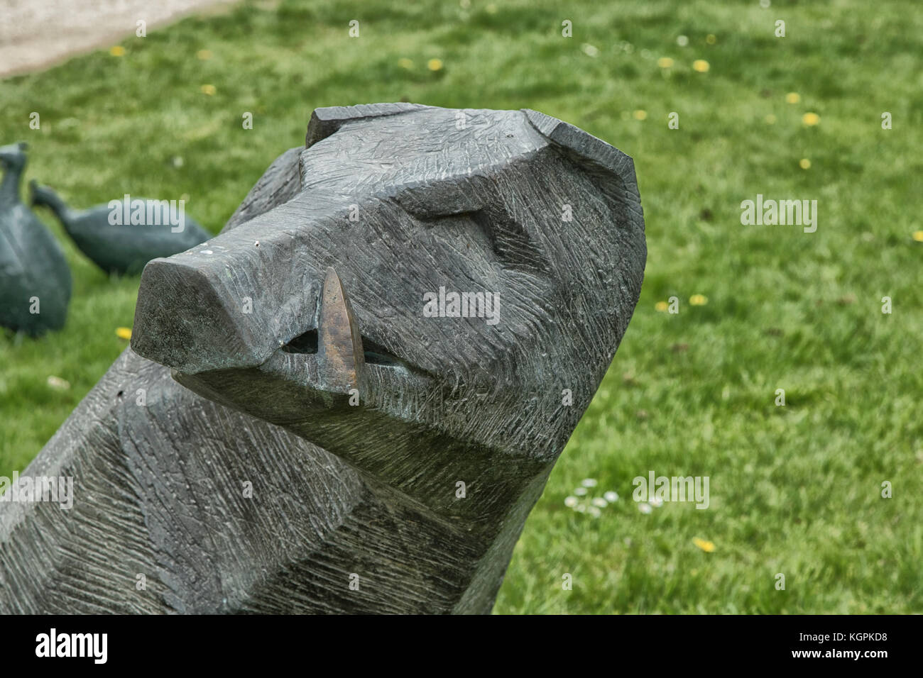 Cinghiale testa della statua di himalayan garden & sculpture park,ripon,North Yorkshire, Inghilterra, Regno Unito. Foto Stock