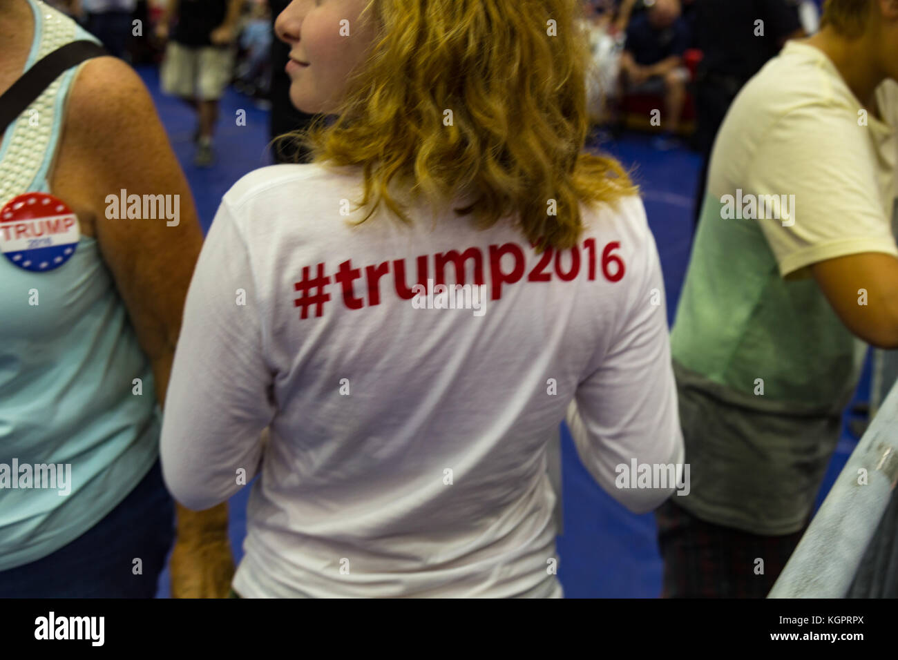 Mechanicsburg, pa - agosto 1, 2016: un trump sostenitore indossando una maglietta hashtag presso la Donald Trump j politica dei rally. Foto Stock