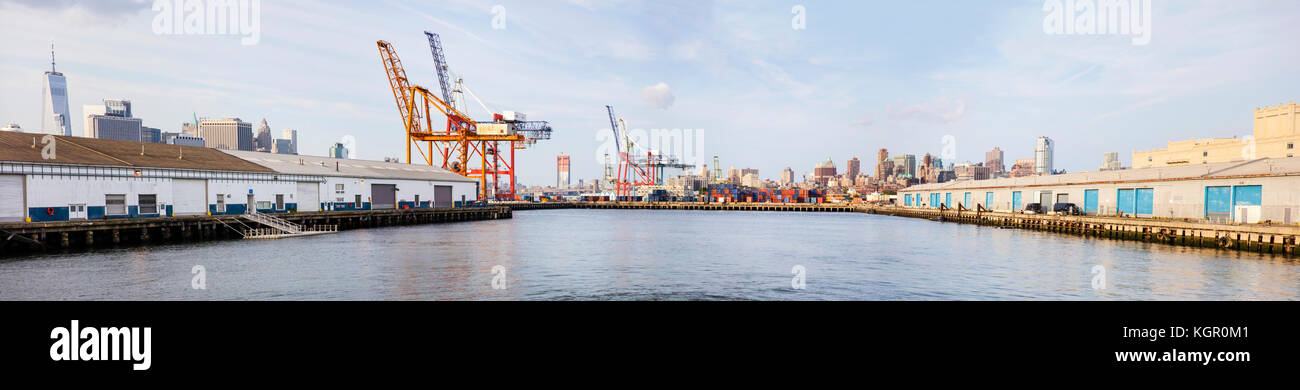 Vista a gru in Red Hook container terminal a new york. Foto Stock