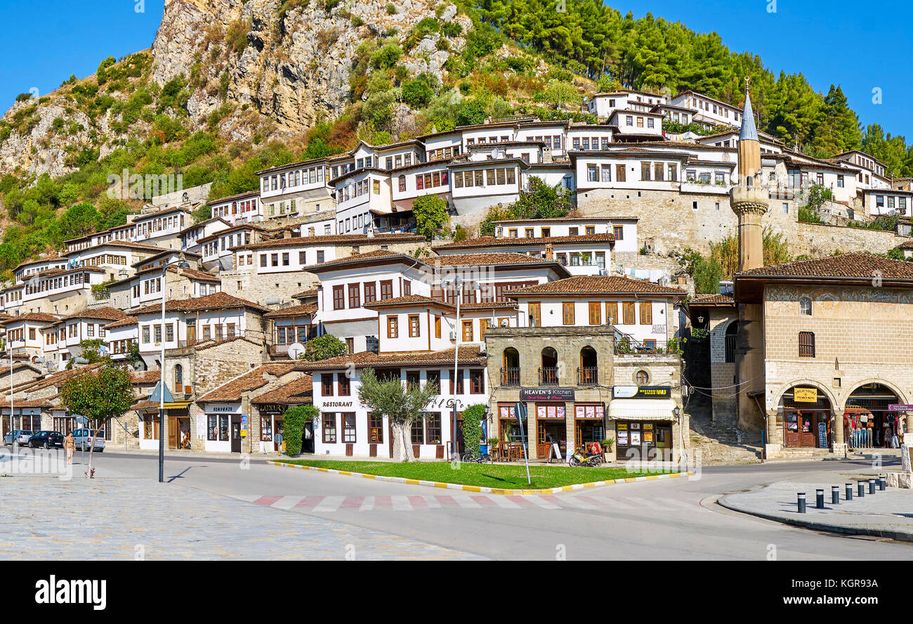 Case bianche a Berat Città Vecchia, UNESCO, Albania Foto Stock