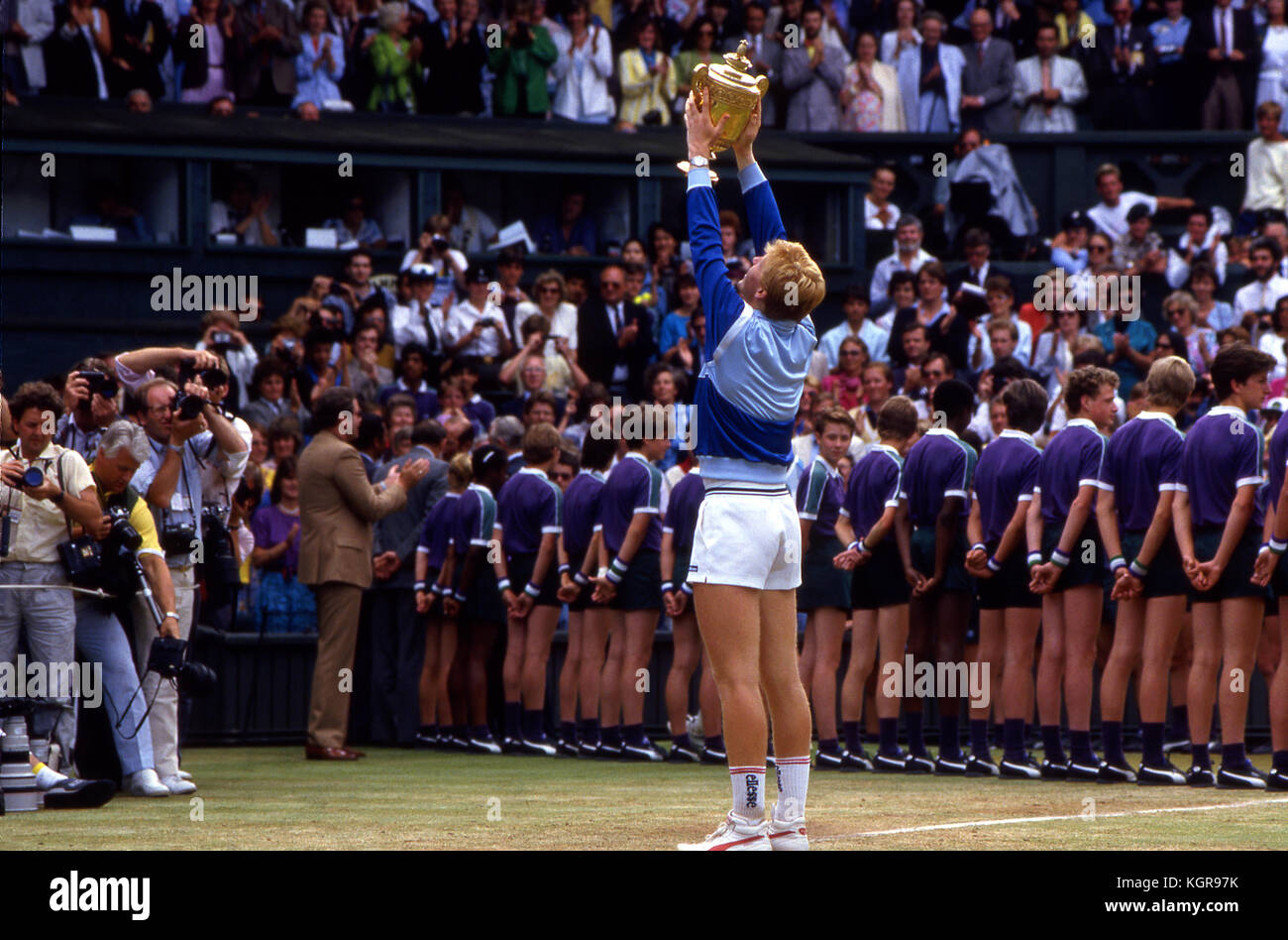 Boris Becker per celebrare la sua vittoria 1986 a Wimbledon. Foto Stock