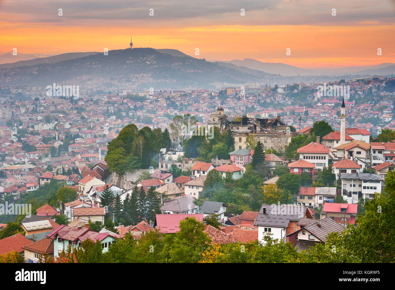 Tramonto su Sarajevo, città capitale della Bosnia ed Erzegovina Foto Stock