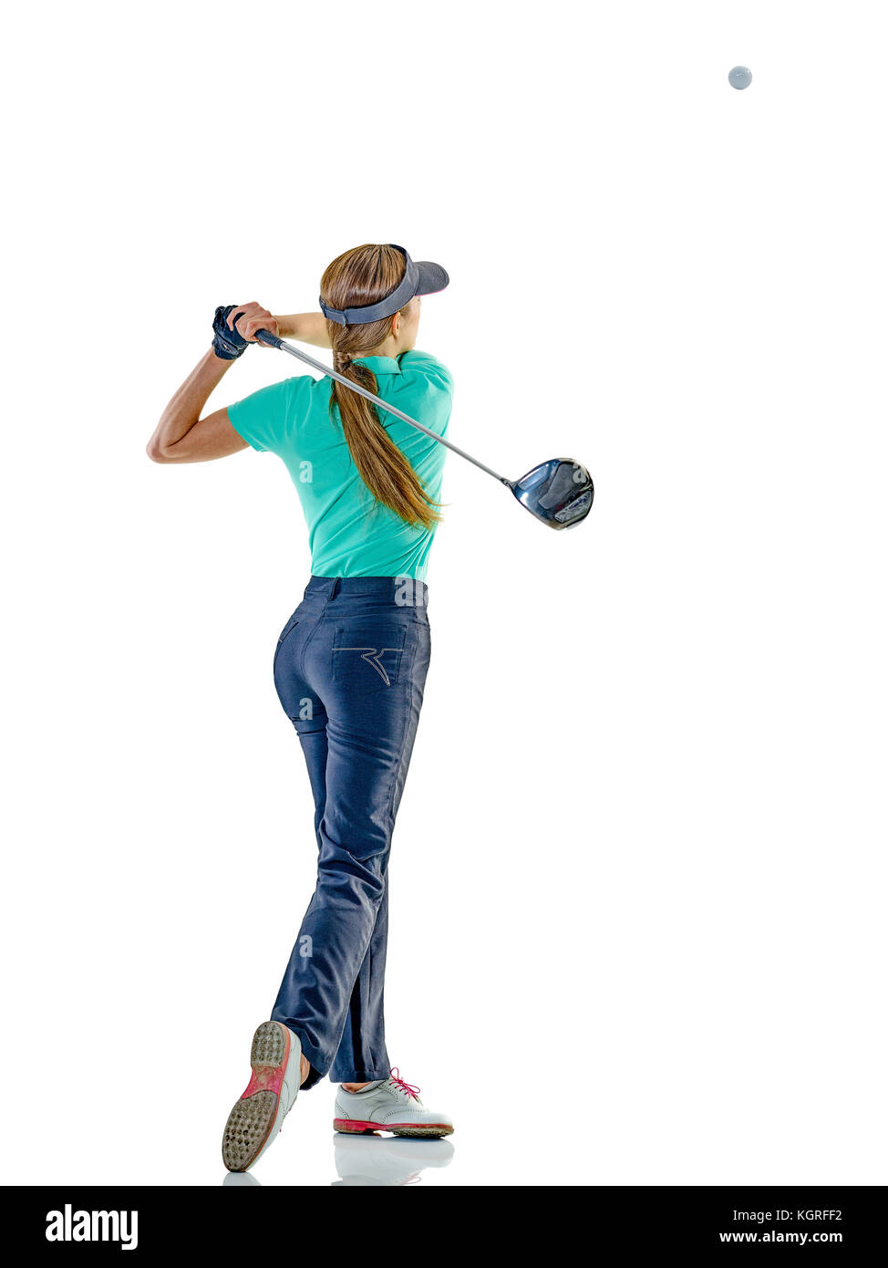 Una donna caucasica donna golfista golf in studio isolato su sfondo bianco Foto Stock