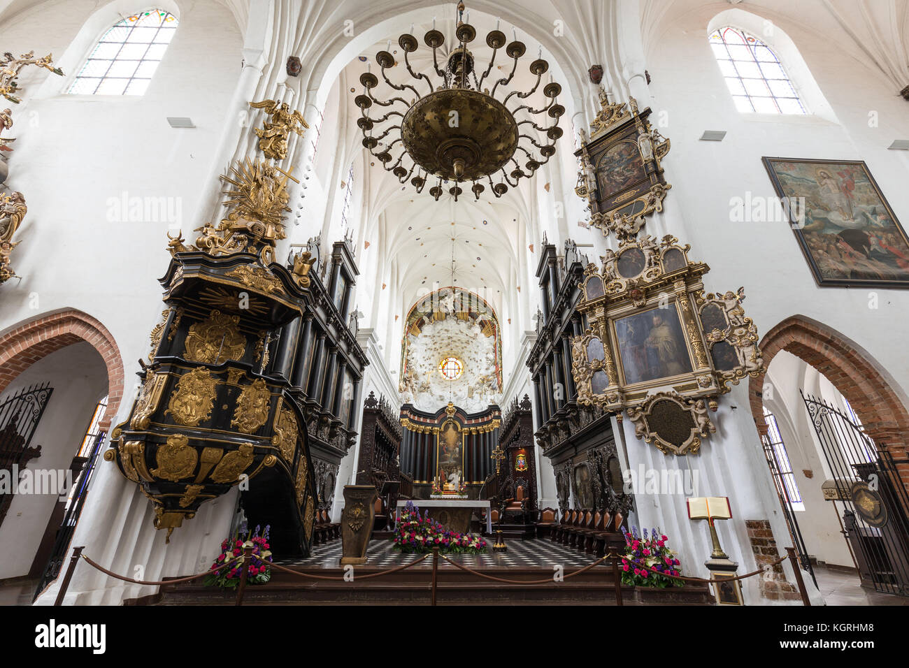 Bellissimi interni e altare al vuoto archcathedral oliwa in Gdansk, Polonia. Foto Stock