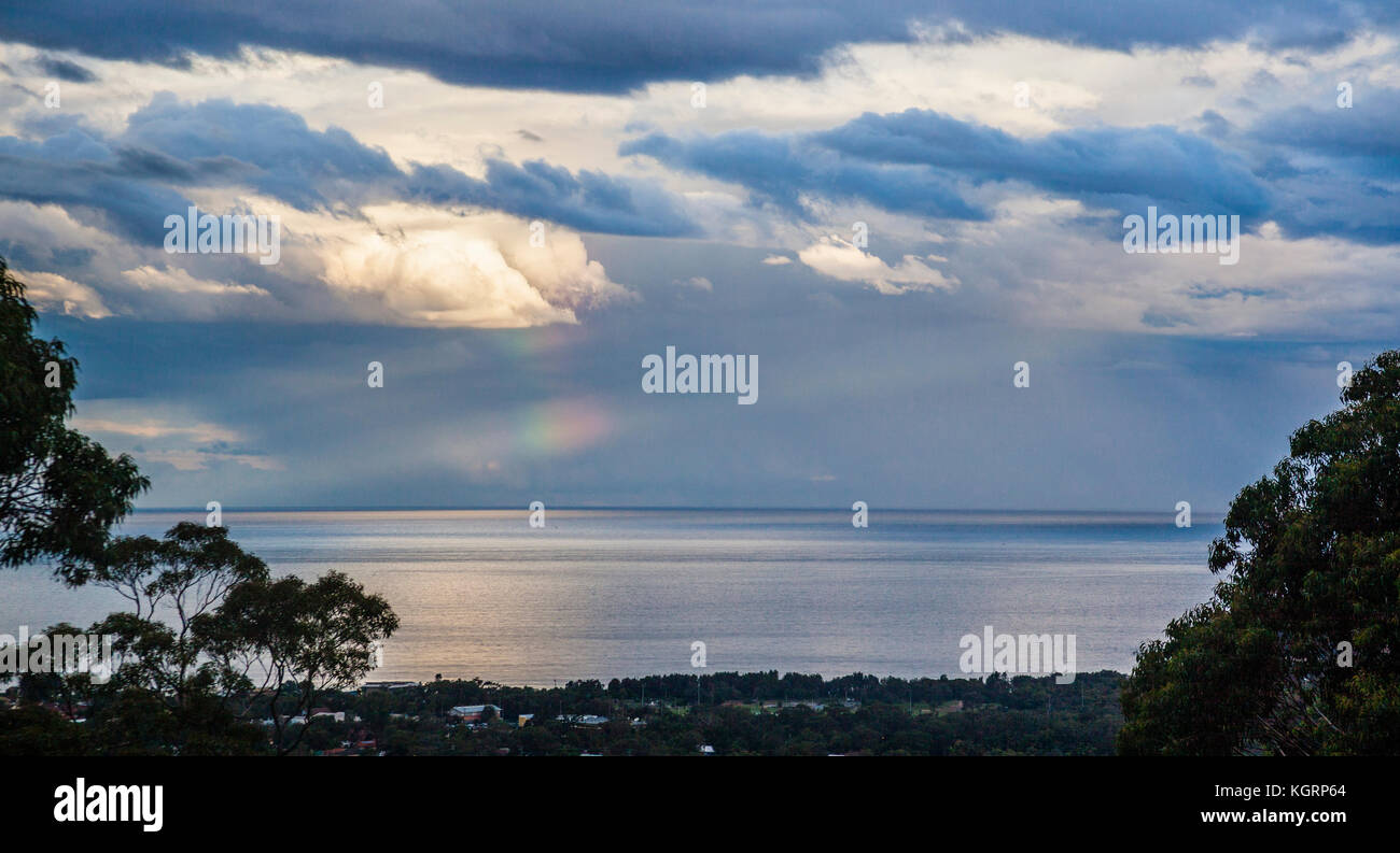 Australia, Nuovo Galles del Sud, Central Coast, Umina Beach, drammatica nuvole sopra di Broken Bay Foto Stock