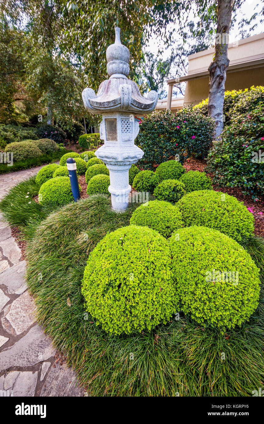 Australia, Nuovo Galles del Sud, Central Coast, lanterna di pietra a Gosford/Edogawa giardino commemorativo Foto Stock