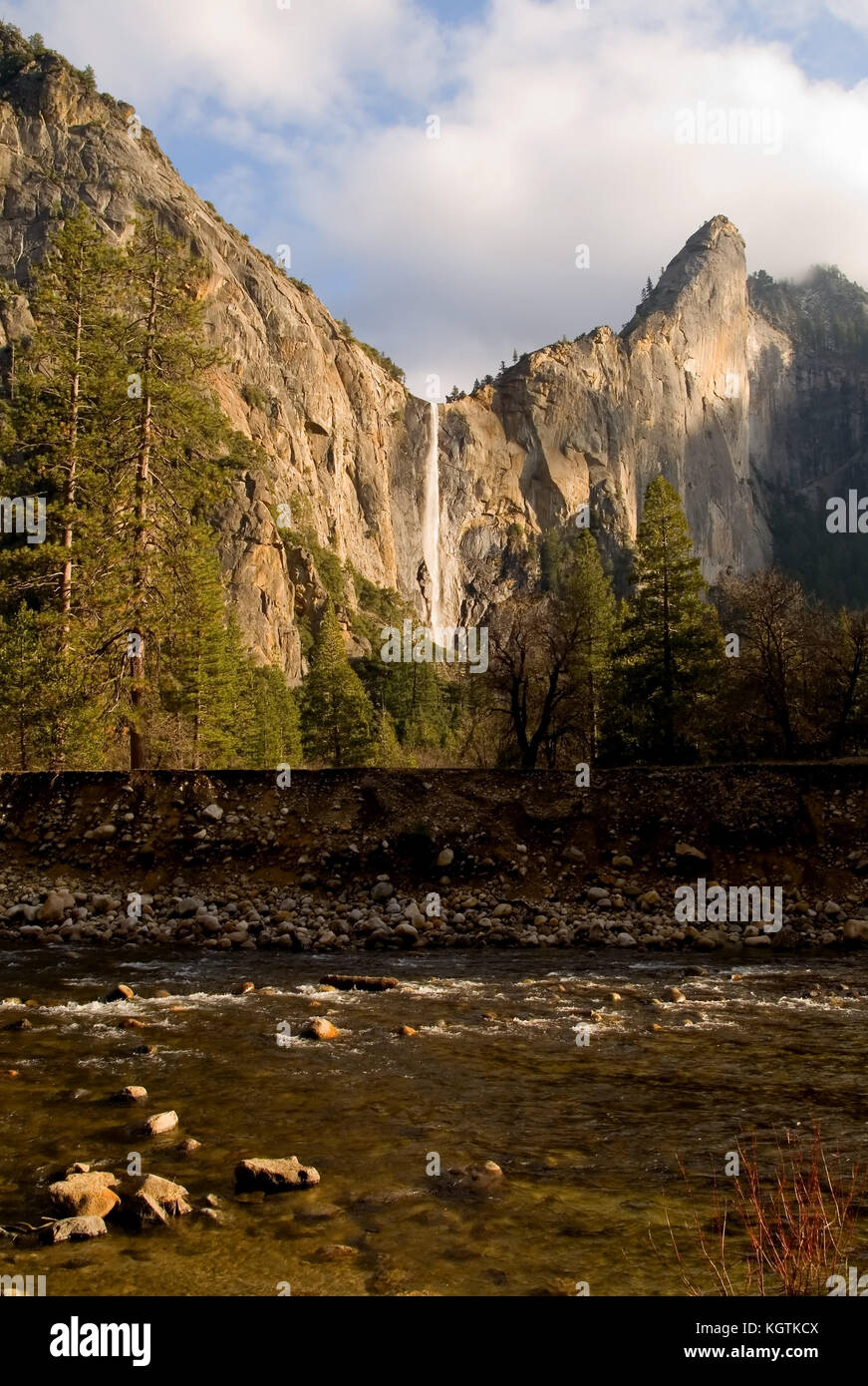 Bridal cadono i veli, del Parco Nazionale Yosemite al tramonto Foto Stock