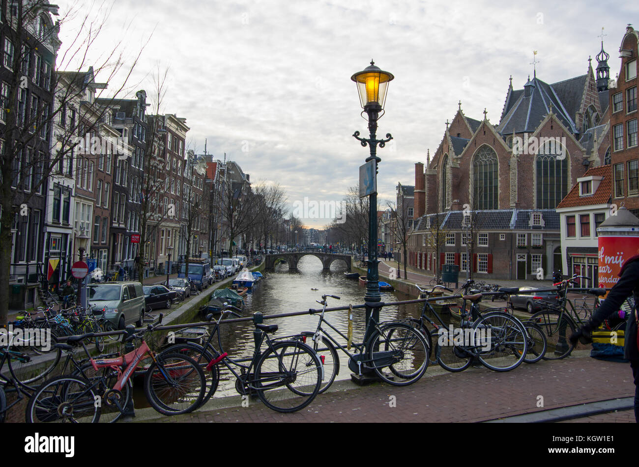 Amsterdam ponte sul canal Foto Stock