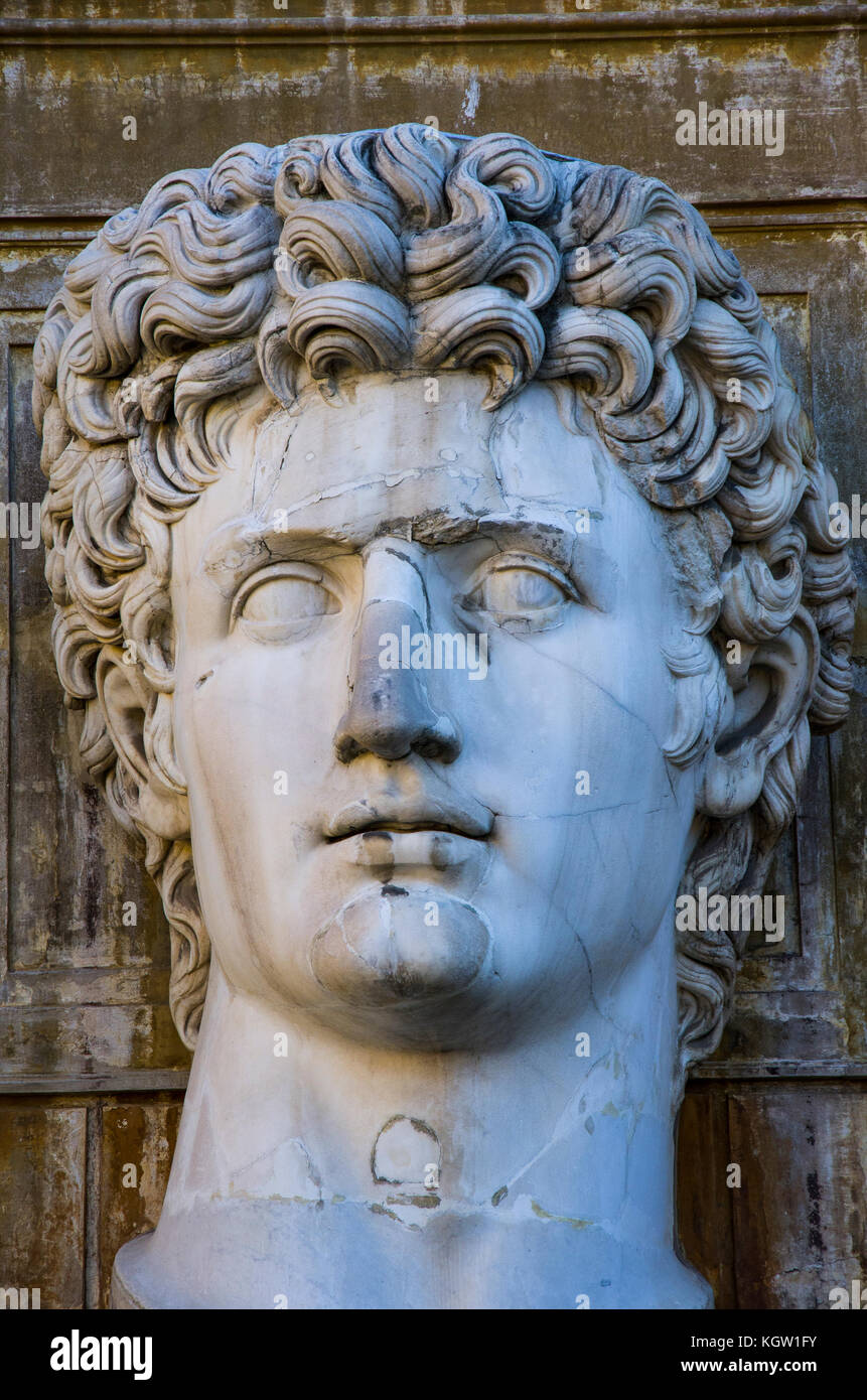 Caesar Augustus statua Cortile della Pigna Museo del Vaticano Città del Vaticano Roma Italia Foto Stock