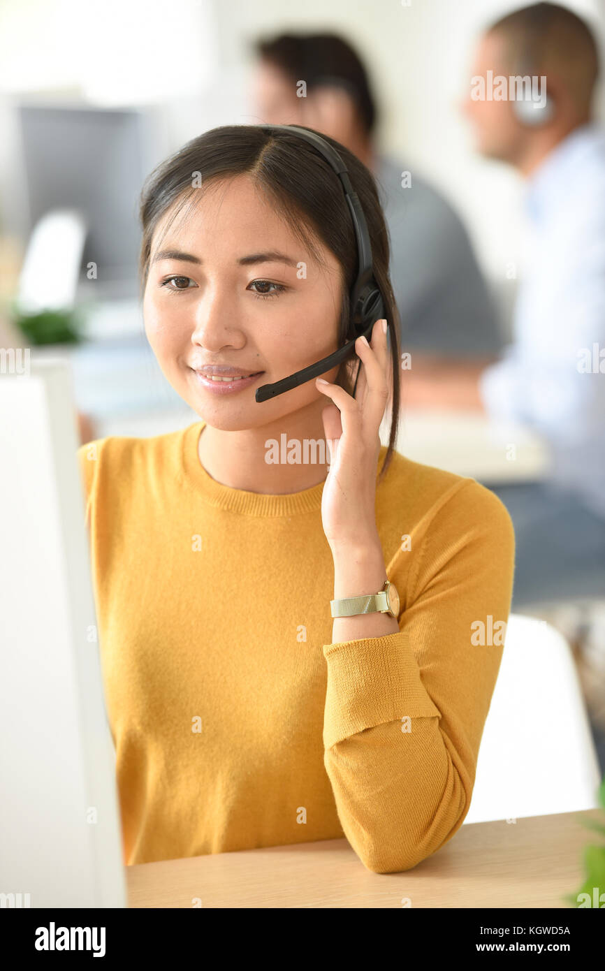 Customer service assistant lavoro in ufficio Foto Stock