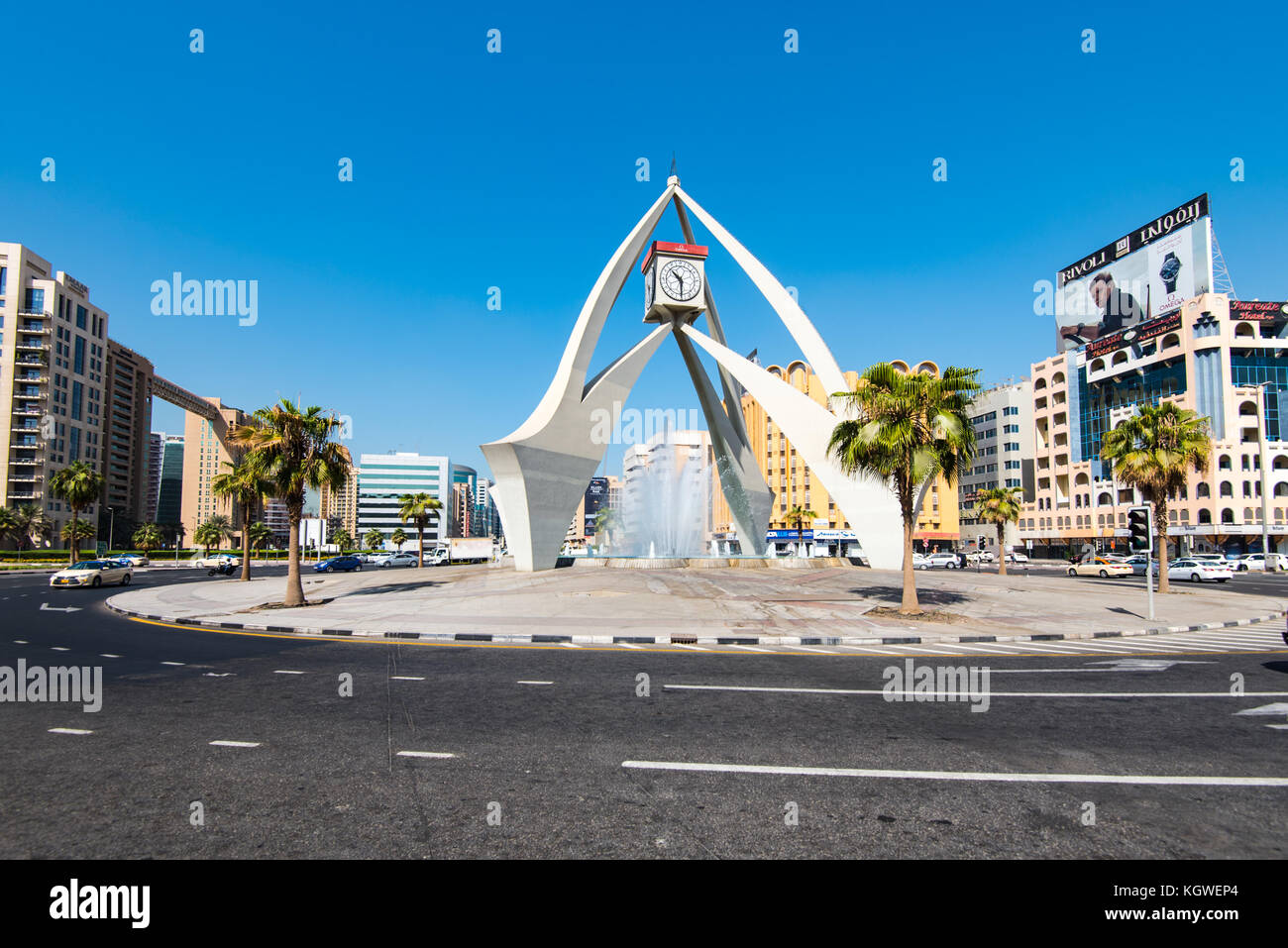 DUBAI, Emirati Arabi Uniti - 26OCT2017: La rotonda della Torre dell'Orologio è un importante incrocio e punto di riferimento a Deira, Dubai. Foto Stock
