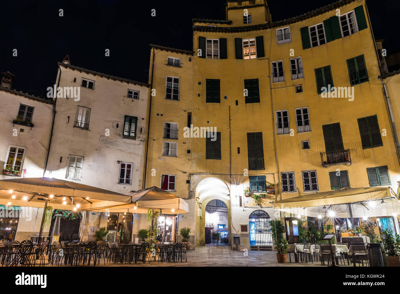 Piazza dell'anfiteatro, Lucca, Toscana, Italia Foto Stock