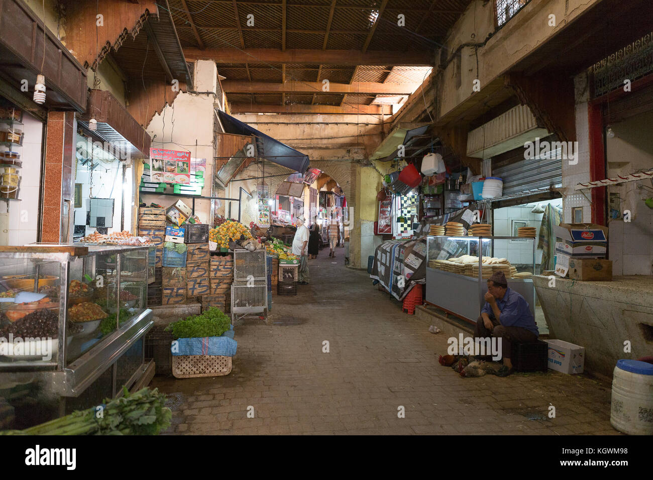 Strada del mercato di medina (città vecchia), Fez, in Marocco. Foto Stock