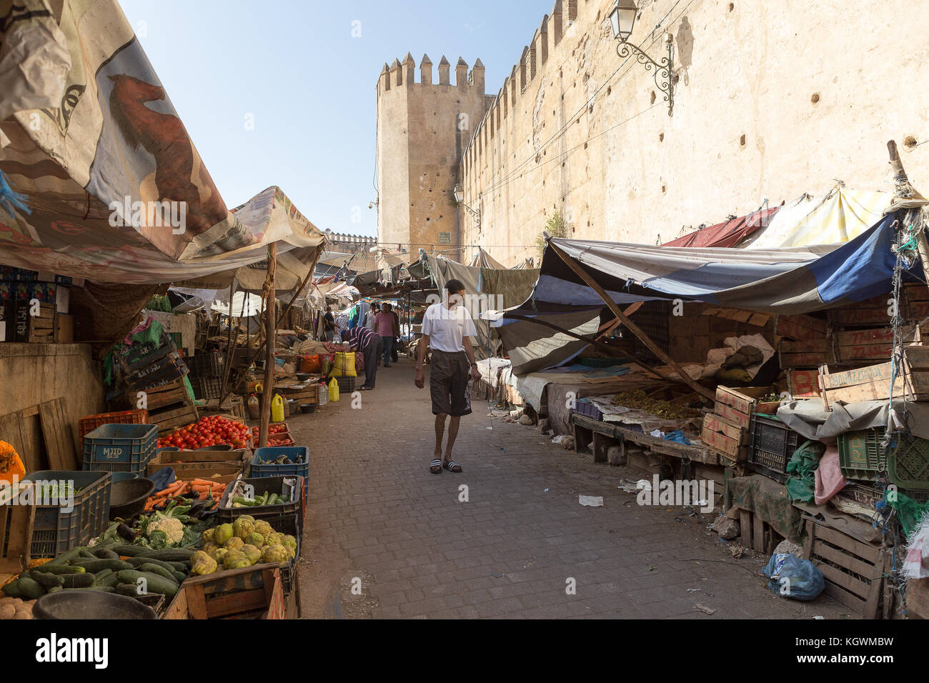 Strada del mercato di medina (città vecchia), Fez, in Marocco. Foto Stock