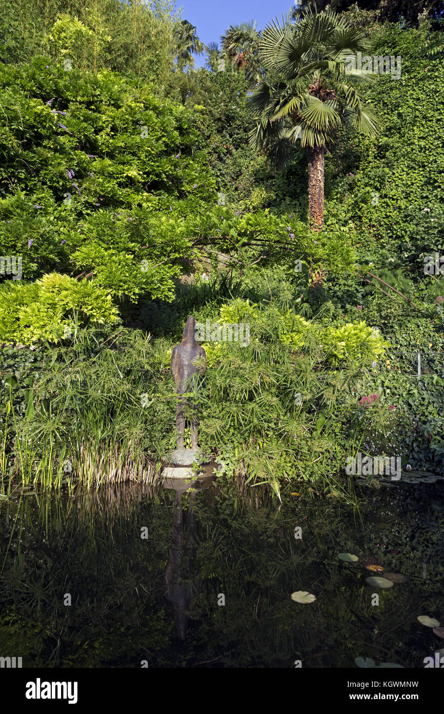 Il Rose Garden è un'area verde e una magnifica vista panoramica, esposizione del lavoro di Jean-Michel Folon, artista belga. Firenze, Italia Foto Stock