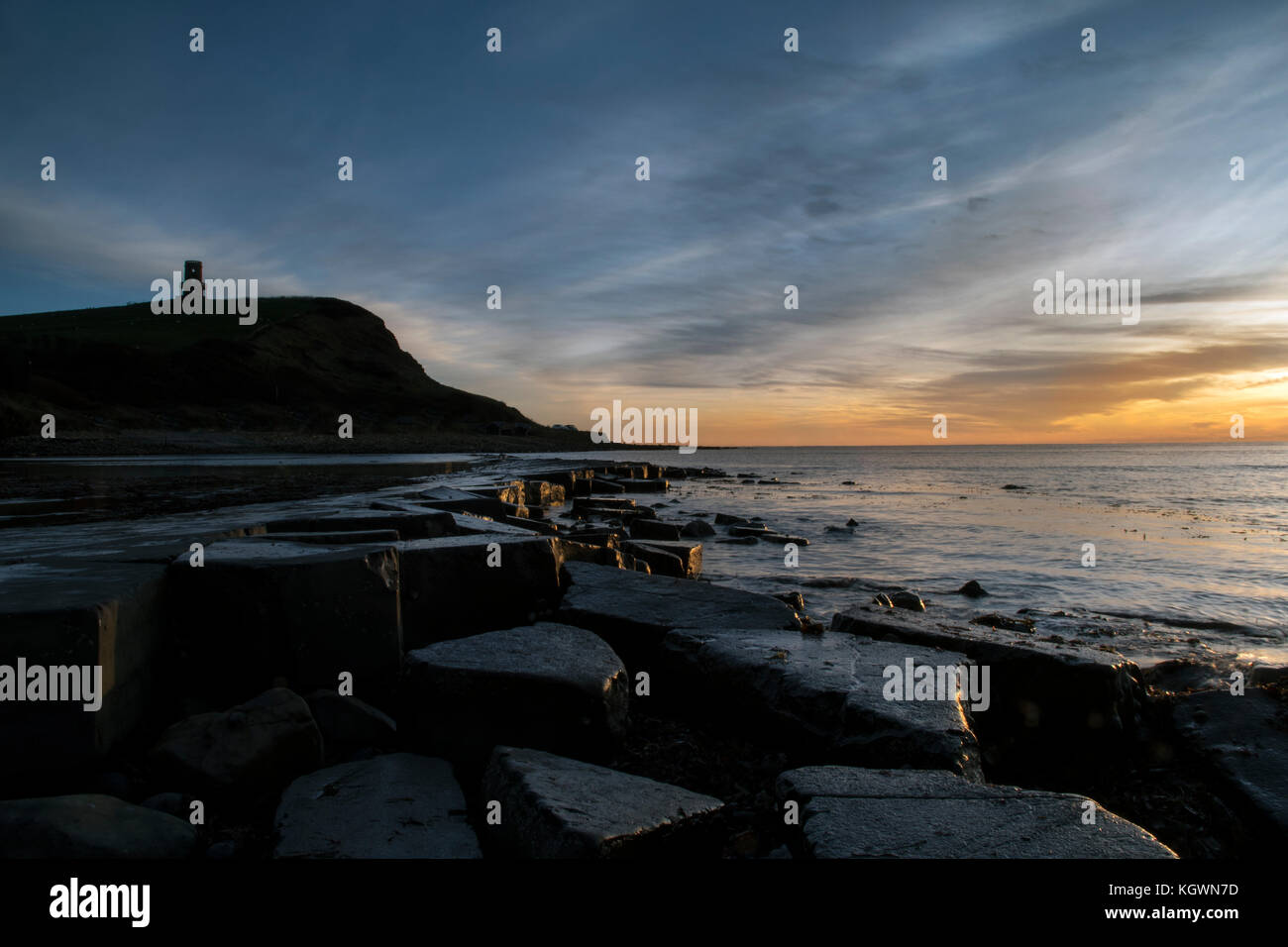 Tramonto in inverno a Kimmeridge Bay, su Jurassic Coast, Dorset Foto Stock