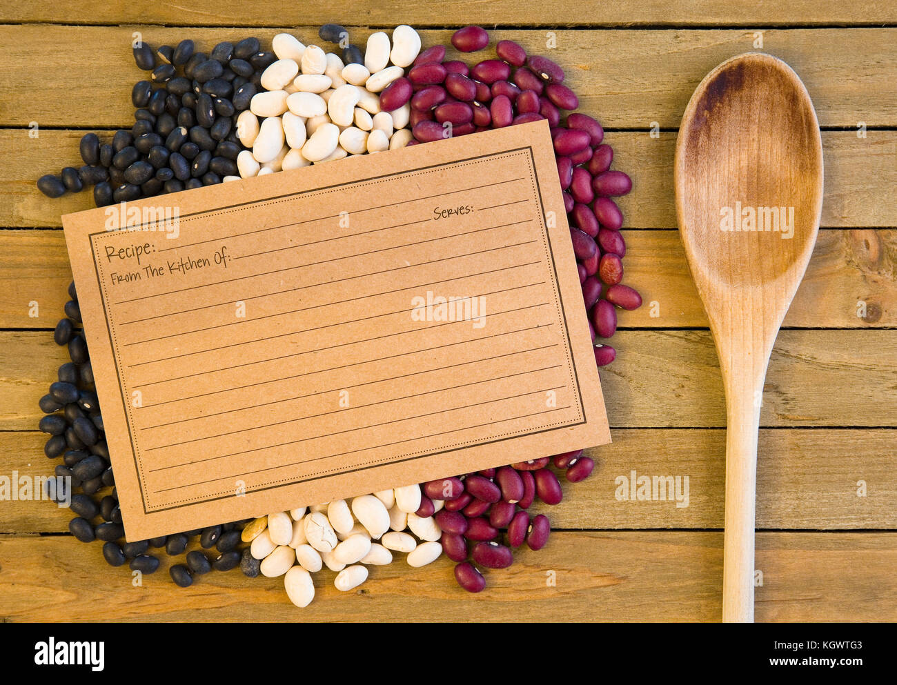 Uno sfondo di fagioli con un vuoto scheda ricetta Foto Stock