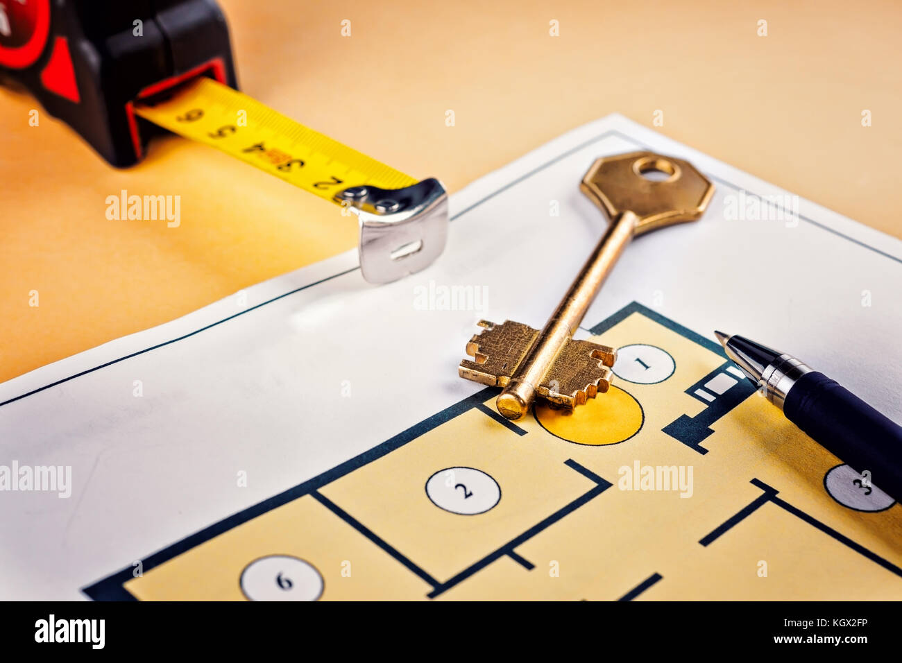 Collegamento tasto di nuovo sul piano di progetto di apartment house Foto Stock