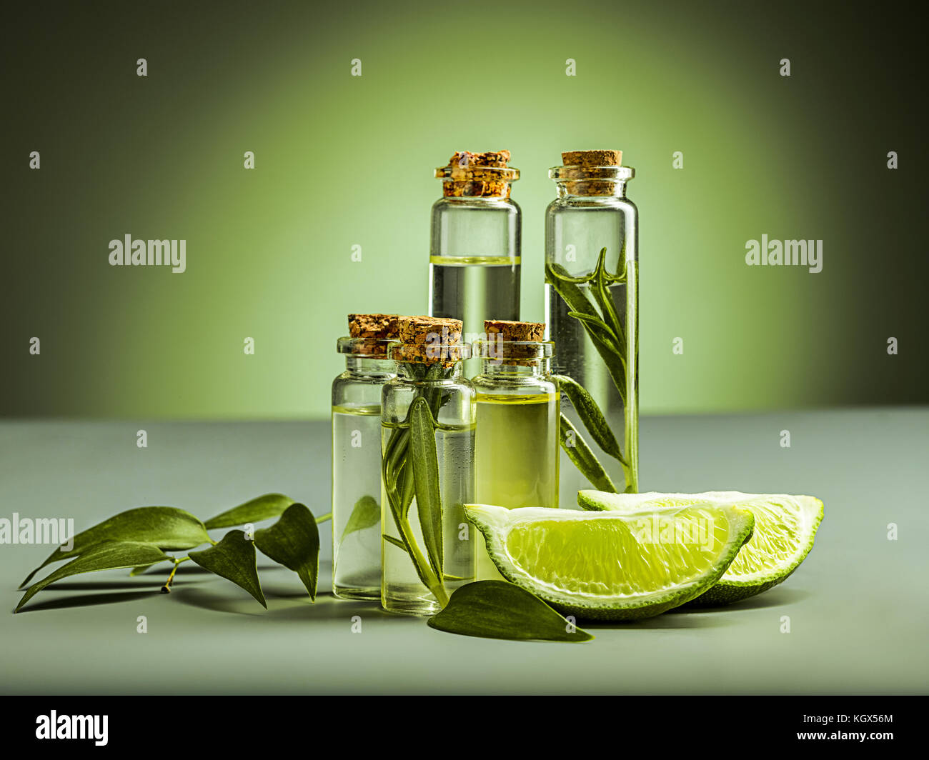 L'olio essenziale di olio di lime Foto Stock