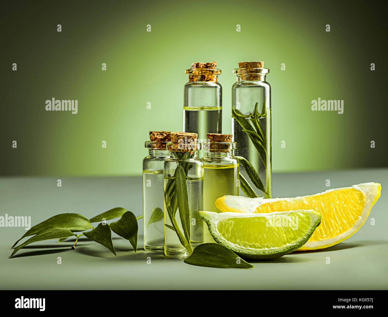 L'olio essenziale di olio di lime Foto Stock